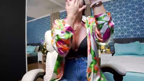 Snapshot of zoeylarkens chatting on October 19, 2025, 4:40 pm Zoey online show from October 19, 2025, 4:40 pm