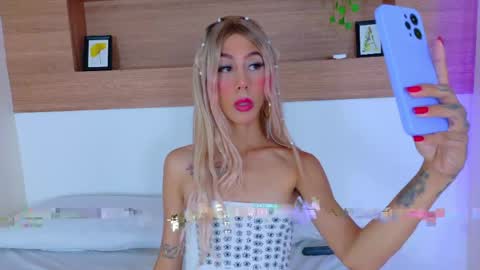 Zoey online show from April 24, 2026, 1:57 pm