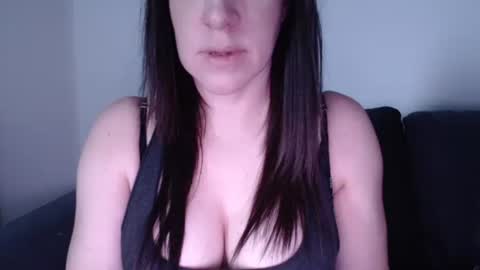 Snapshot of zoibee chatting on February 12, 2025, 7:55 am zoibee online show from February 12, 2025, 7:55 am