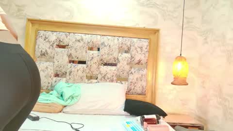 zoley  online show from February 2, 2026, 3:05 am