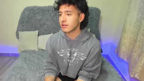 Snapshot of zoren333 chatting on October 22, 2025, 1:06 am ZOREN online show from October 22, 2025, 1:06 am