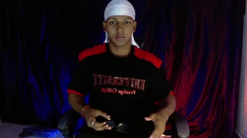 Snapshot of zoriel_derox chatting on June 1, 2026, 6:31 pm Zoriel online show from June 1, 2026, 6:31 pm