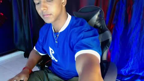 Snapshot of zoriel_derox chatting on June 7, 2026, 6:22 pm Zoriel online show from June 7, 2026, 6:22 pm