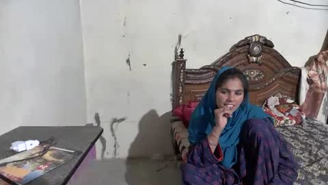 Snapshot of zoyakhan803 chatting on May 24, 2026, 10:37 pm zoyakhan803 online show from May 24, 2026, 10:37 pm