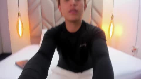 Snapshot of zukulankurozaki chatting on November 6, 2025, 4:19 pm Zukulan online show from November 6, 2025, 4:19 pm