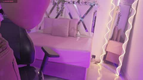 Snapshot of zury_tay chatting on April 16, 2026, 11:33 am ZURY online show from April 16, 2026, 11:33 am