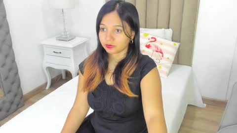 Im Zusan My schedule is from 1030pm to 430 am colombian time online show from April 8, 2026, 2:22 am