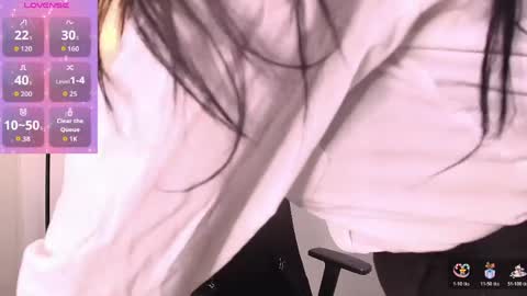 Snapshot of zuzana21 chatting on April 14, 2026, 1:06 pm Zuzana21 online show from April 14, 2026, 1:06 pm