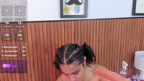 Snapshot of zyle_boobs_ chatting on December 23, 2024, 9:38 am ZYLE online show from December 23, 2024, 9:38 am