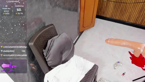 Snapshot of zyle_boobs_ chatting on February 1, 2025, 1:55 am ZYLE online show from February 1, 2025, 1:55 am
