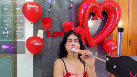 Snapshot of zyle_boobs_ chatting on February 14, 2025, 4:47 am ZYLE online show from February 14, 2025, 4:47 am