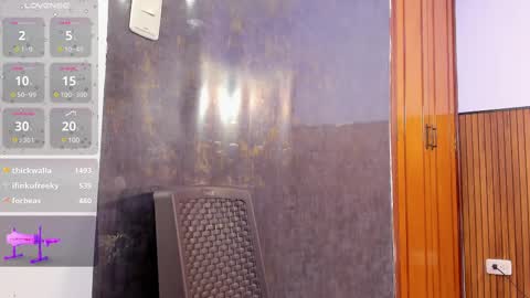 Snapshot of zyle_boobs_ chatting on February 18, 2025, 11:08 pm ZYLE online show from February 18, 2025, 11:08 pm
