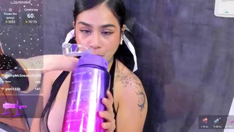 Snapshot of zyle_boobs_ chatting on March 12, 2025, 11:12 pm ZYLE online show from March 12, 2025, 11:12 pm