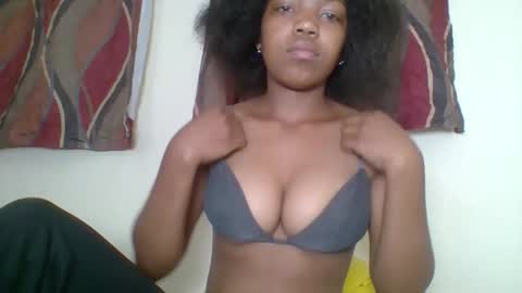 zyraelle_01 online show from April 21, 2026, 2:51 am