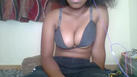 Snapshot of zyraelle_01 chatting on April 25, 2026, 8:28 am zyraelle_01 online show from April 25, 2026, 8:28 am