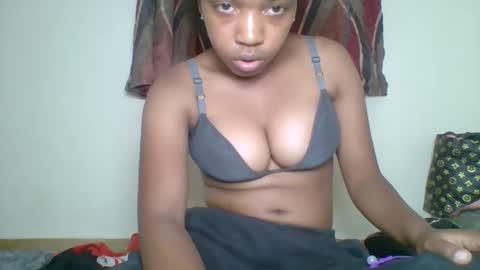 Snapshot of zyraelle_01 chatting on April 25, 2026, 5:21 pm zyraelle_01 online show from April 25, 2026, 5:21 pm