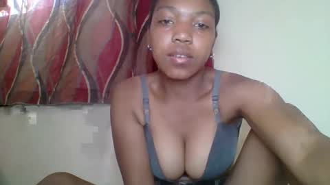 Snapshot of zyraelle_01 chatting on April 29, 2026, 12:42 pm zyraelle_01 online show from April 29, 2026, 12:42 pm