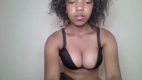 Snapshot of zyraelle_01 chatting on May 3, 2026, 10:10 am zyraelle_01 online show from May 3, 2026, 10:10 am