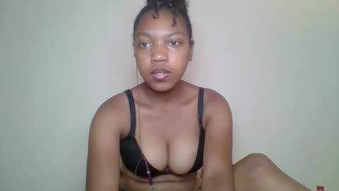 Snapshot of zyraelle_01 chatting on May 6, 2026, 11:59 am zyraelle_01 online show from May 6, 2026, 11:59 am