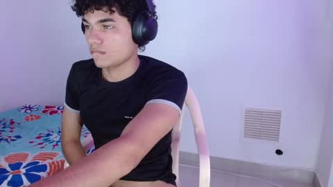 Snapshot of zyrosxk chatting on January 15, 2025, 6:43 am antonio felipe online show from January 15, 2025, 6:43 am