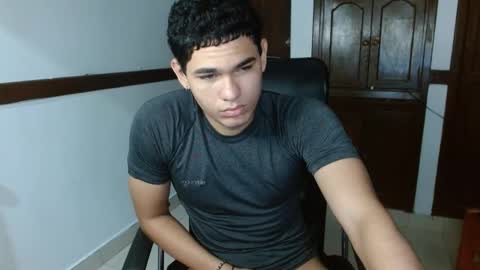 Snapshot of zyrosxk chatting on October 6, 2025, 7:50 am antonio felipe online show from October 6, 2025, 7:50 am