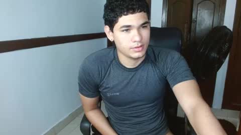 Snapshot of zyrosxk chatting on October 11, 2025, 4:16 pm antonio felipe online show from October 11, 2025, 4:16 pm
