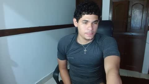 Snapshot of zyrosxk chatting on October 20, 2025, 6:36 am antonio felipe online show from October 20, 2025, 6:36 am