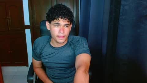 Snapshot of zyrosxk chatting on May 3, 2026, 6:19 am antonio felipe online show from May 3, 2026, 6:19 am