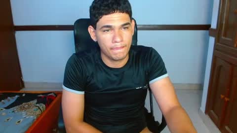 Snapshot of zyrosxk chatting on May 15, 2026, 7:26 am antonio felipe online show from May 15, 2026, 7:26 am