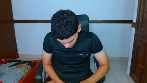 Snapshot of zyrosxk chatting on May 16, 2026, 7:49 am antonio felipe online show from May 16, 2026, 7:49 am