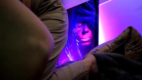 zzarraaa online show from March 22, 2026, 8:56 pm