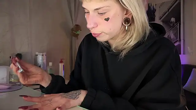 Snapshot of Mannarie_Madsinn chatting on February 16, 2025, 11:48 pm Mannarie Madsinn online show from February 16, 2025, 11:48 pm