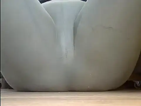 Squirtlady38 online show from February 17, 2025, 1:32 pm