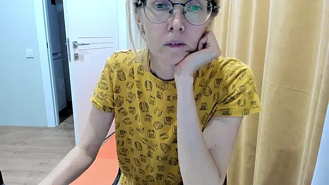 angelmommu online show from September 22, 2025, 5:26 pm