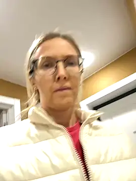 angelmommu online show from November 1, 2025, 4:42 pm