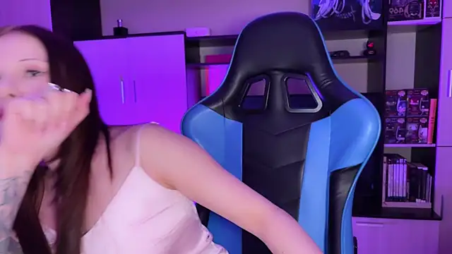Snapshot of jasminevine chatting on July 21, 2026, 3:42 am jasminevine online show from July 21, 2026, 3:42 am