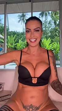 Helena Karel online show from June 14, 2026, 11:23 am