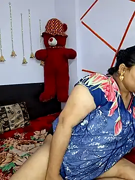 Snapshot of MOM-SUN-COUPLE chatting on January 26, 2025, 3:36 pm MOM-SUN-COUPLE online show from January 26, 2025, 3:36 pm