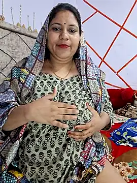 Snapshot of MOM-SUN-COUPLE chatting on February 26, 2025, 8:11 pm MOM-SUN-COUPLE online show from February 26, 2025, 8:11 pm