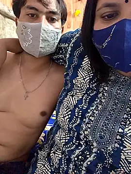 Snapshot of MOM-SUN-COUPLE chatting on September 11, 2025, 5:13 pm MOM-SUN-COUPLE online show from September 11, 2025, 5:13 pm