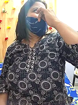 Snapshot of MOM-SUN-COUPLE chatting on September 13, 2025, 9:53 am MOM-SUN-COUPLE online show from September 13, 2025, 9:53 am