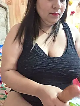 Snapshot of MOM-SUN-COUPLE chatting on June 14, 2026, 8:16 am MOM-SUN-COUPLE online show from June 14, 2026, 8:16 am