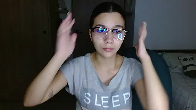 mia  lopez  online show from March 25, 2026, 3:45 am