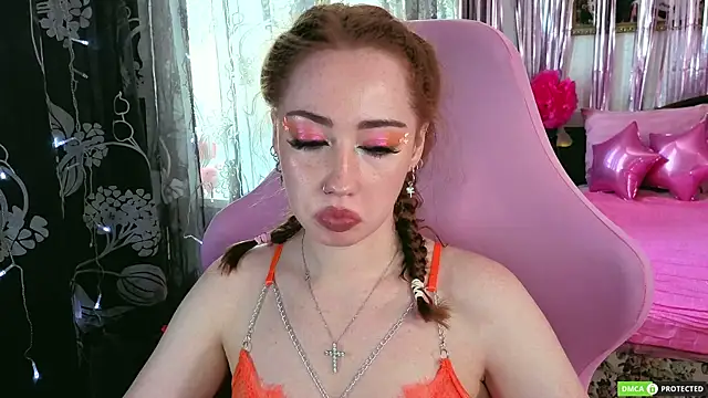 Snapshot of TinaBrook chatting on June 17, 2026, 5:43 am TinaBrook online show from June 17, 2026, 5:43 am