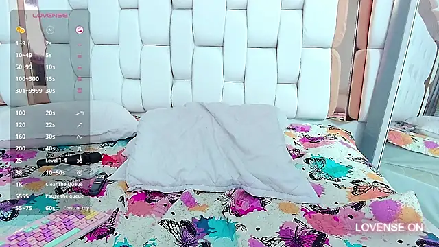 kinkylittlegirll online show from January 29, 2025, 9:23 am