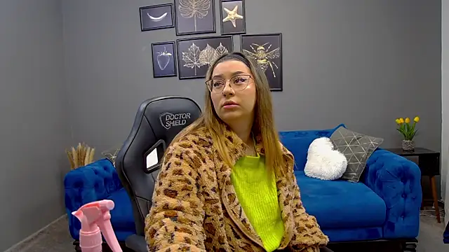 Katewalker  online show from February 3, 2025, 6:07 pm