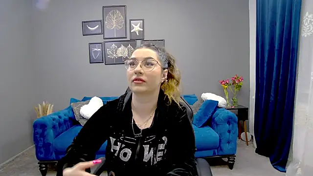 Katewalker  online show from March 19, 2025, 6:12 pm