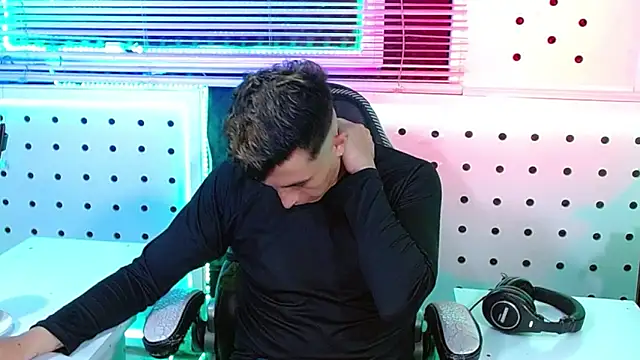 Darko0717 online show from December 1, 2025, 10:15 pm