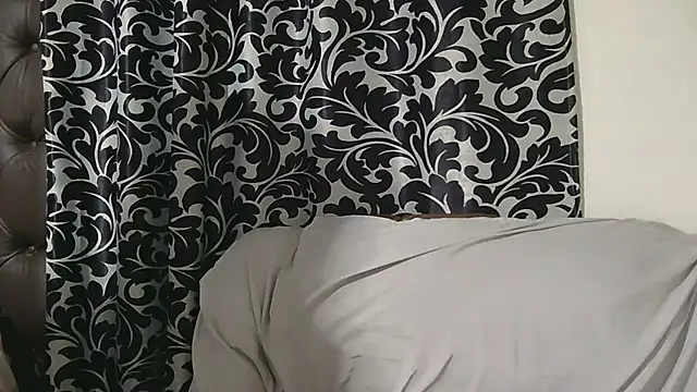 sluttylaura21 online show from September 9, 2025, 5:12 pm