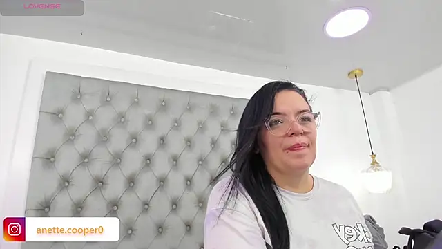 anette cooper online show from December 23, 2025, 3:26 am